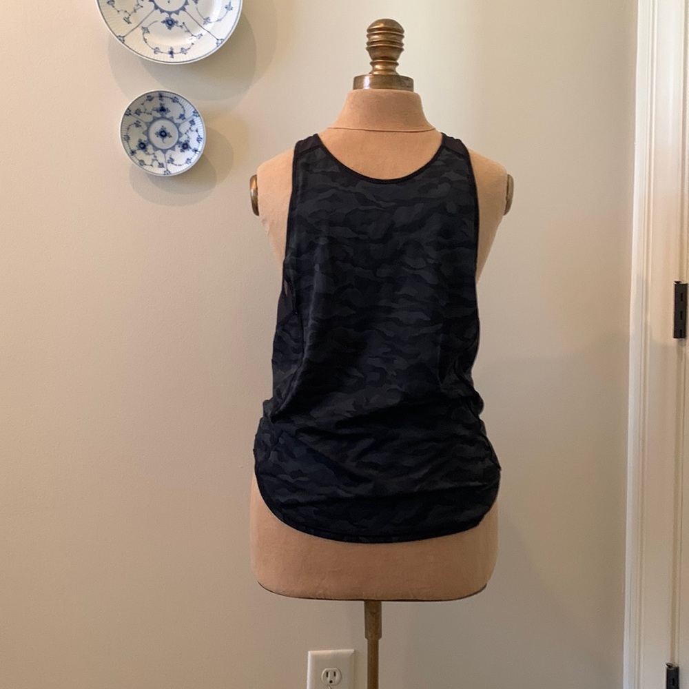 Lululemon Camo Top size 8 GUC